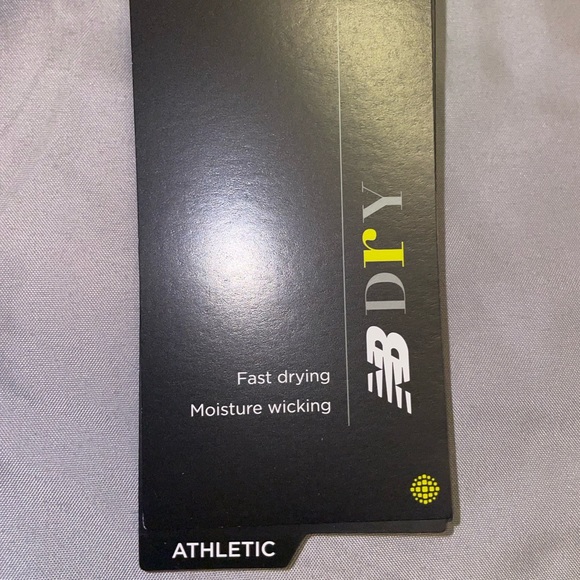 New Balance Woman’s Athletics Half Zip Sweatshirt (S) - Picture 10 of 11